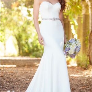 Brand new Essence of Australia Wedding Dress. Never been worn or even tried on!